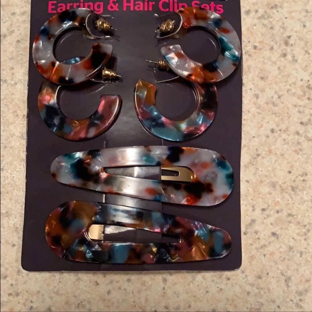 Earrings and hair clips pack